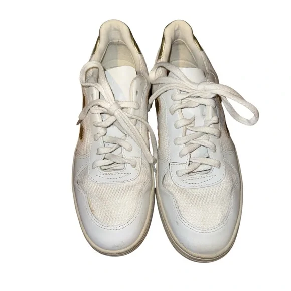 Veja Women's Sneakers - Picture 2 of 5